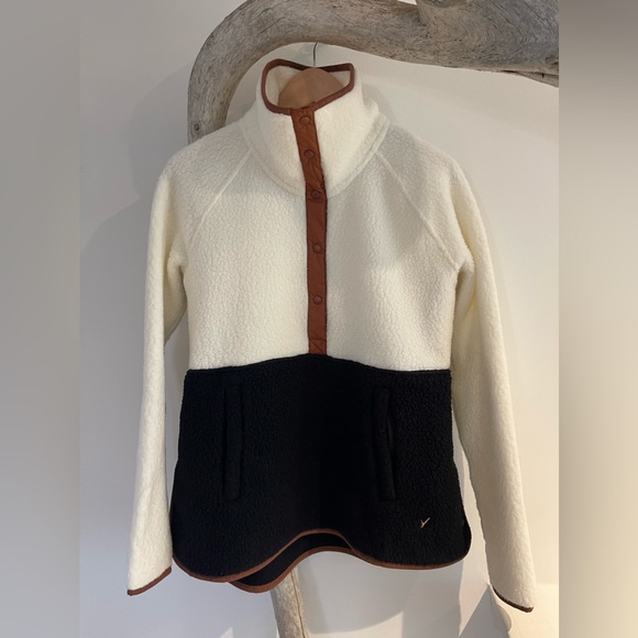 Indyeva Sweaters - INDYEVA Pecora Sherpa Seeatrr with Side Openings - Never Worn